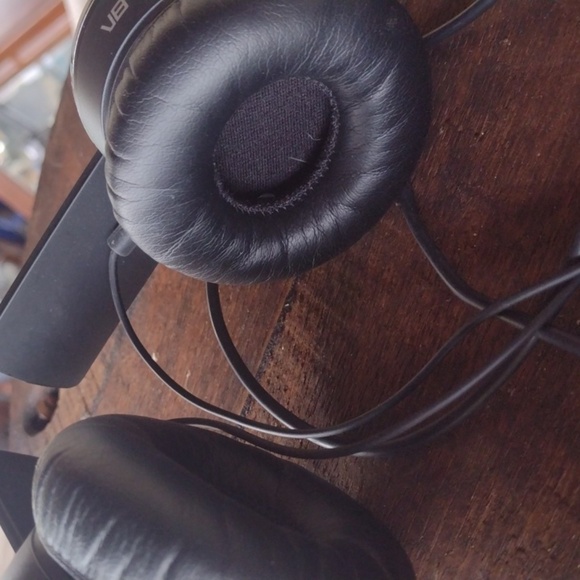 Sol Republic VB Wired Headphones - Picture 4 of 4